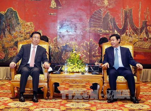 越南政府副总理王廷惠会见中国上海市委书记韩正 ảnh 1 越南政府副总理王廷惠会见中国上海市委书记韩正 ảnh 1