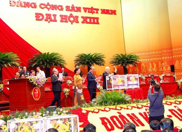 越共十三大第五个工作日新闻公报:大会将于2021年2月1日闭幕 ảnh 1 越共十三大第五个工作日新闻公报:大会将于2021年2月1日闭幕 ảnh 1