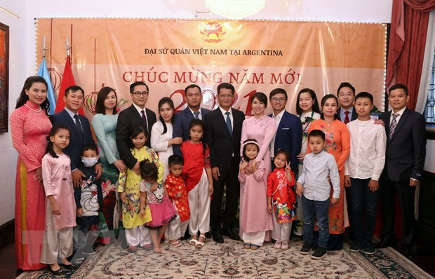 越南驻阿根廷举行2021辛丑年春节见面会 ảnh 2 越南驻阿根廷举行2021辛丑年春节见面会 ảnh 2