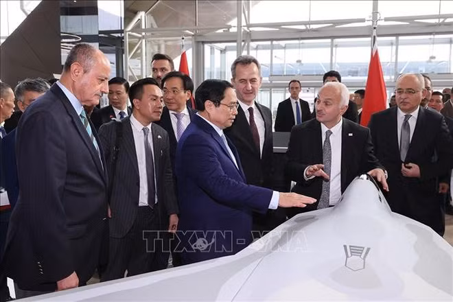 政府总理范明政造访土耳其航空航天工业公司和参观安纳托利亚文明史博物馆 ảnh 1