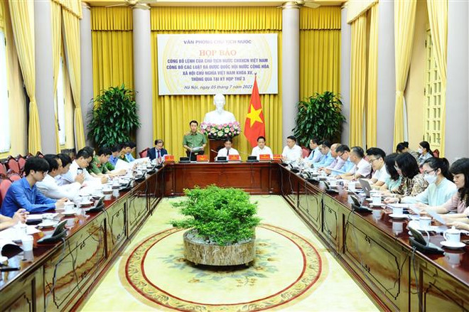 对外公布越南国家主席关于国会刚通过的五部法律的主席令 ảnh 1