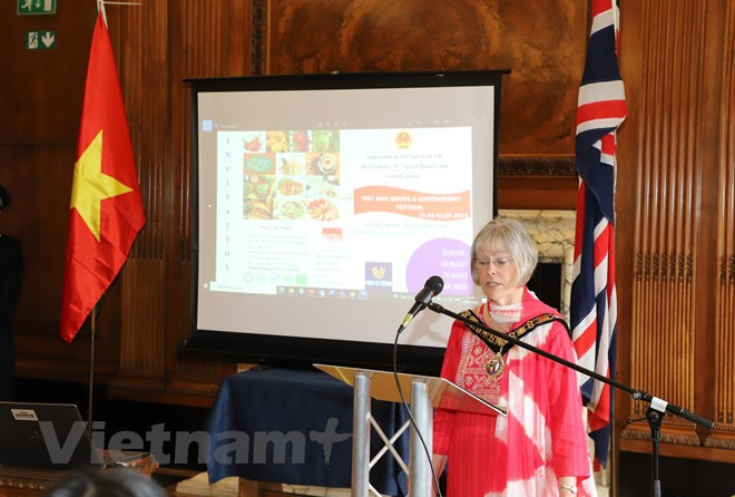 在英国诺丁汉市推介越南产品 ảnh 1 在英国诺丁汉市推介越南产品 ảnh 1