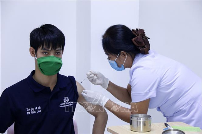 老挝鼓励国民接种新冠疫苗加强针 ảnh 1 老挝鼓励国民接种新冠疫苗加强针 ảnh 1
