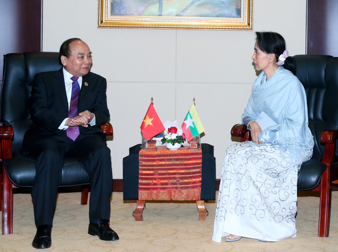越南政府总理阮春福会见缅甸国家顾问兼外交部长昂山素季 ảnh 1 越南政府总理阮春福会见缅甸国家顾问兼外交部长昂山素季 ảnh 1
