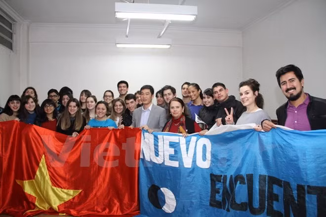 阿根廷大学生了解越南风土人情 ảnh 1 阿根廷大学生了解越南风土人情 ảnh 1