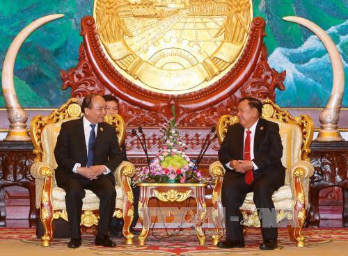 越南政府总理阮春福拜访老挝国家主席本扬·沃拉吉 ảnh 1 越南政府总理阮春福拜访老挝国家主席本扬·沃拉吉 ảnh 1