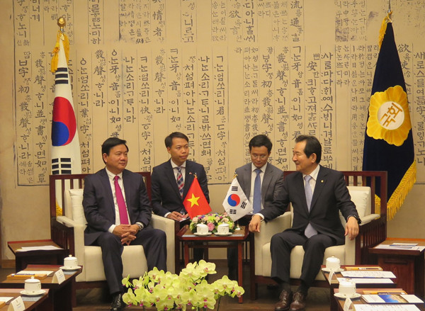 胡志明市市委书记丁罗升对韩国进行工作访问 ảnh 1 胡志明市市委书记丁罗升对韩国进行工作访问 ảnh 1