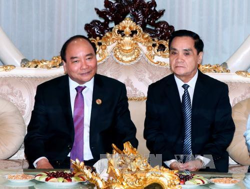 越南政府总理阮春福拜会老挝前任党和国家领导人 ảnh 2