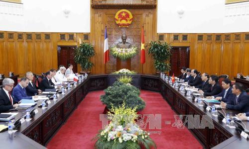 越南政府总理阮春福会见法国总统弗朗索瓦·奥朗德 ảnh 1 越南政府总理阮春福会见法国总统弗朗索瓦·奥朗德 ảnh 1
