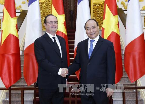 越南政府总理阮春福会见法国总统弗朗索瓦·奥朗德 ảnh 2 越南政府总理阮春福会见法国总统弗朗索瓦·奥朗德 ảnh 2