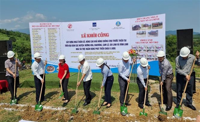 亚行向广治省援建106间抗灾房屋 ảnh 1