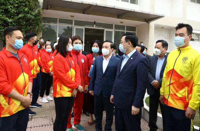 河内市委书记王廷惠检查第31届东运会和第11届东残会的服务工作 ảnh 2 河内市委书记王廷惠检查第31届东运会和第11届东残会的服务工作 ảnh 2