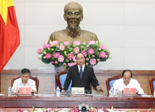 阮春福:行政审批制度改革的首要任务是促进经济增长 ảnh 1 阮春福:行政审批制度改革的首要任务是促进经济增长 ảnh 1