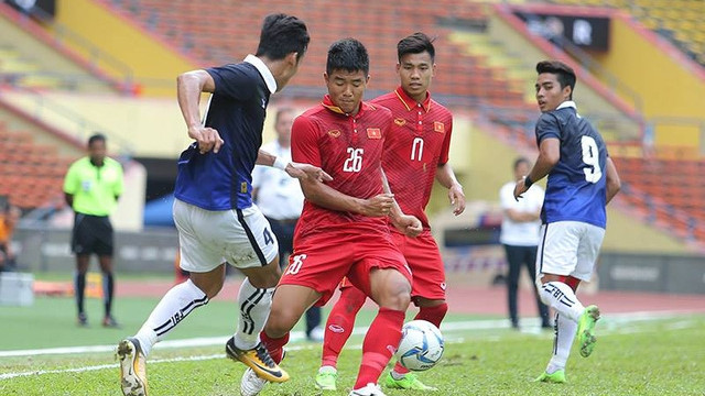 第29届东运会：越南男足队和女足队分别4-1和3-0击败柬男足队和菲女足队 ảnh 1