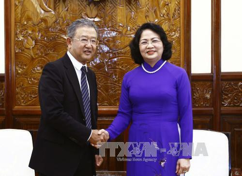 邓氏玉盛和王廷惠分别会见友邦保险首席执行官兼总裁黄经辉 ảnh 1 邓氏玉盛和王廷惠分别会见友邦保险首席执行官兼总裁黄经辉 ảnh 1