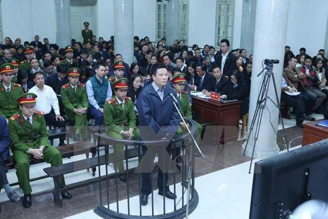 海洋银行前董事长何文深一案：727名涉案人员出庭受审 ảnh 1