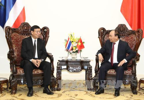 越南政府总理阮春福会见泰国立法议会议长蓬佩 ảnh 1 越南政府总理阮春福会见泰国立法议会议长蓬佩 ảnh 1