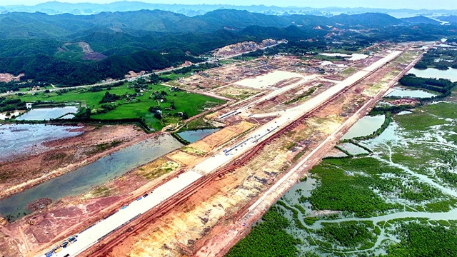 广宁省着力加快云屯国际航空港施工进度 ảnh 1 广宁省着力加快云屯国际航空港施工进度 ảnh 1