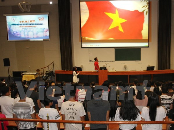 第三届旅居欧洲越南青年与大学生夏令营在捷克举行 ảnh 1 第三届旅居欧洲越南青年与大学生夏令营在捷克举行 ảnh 1