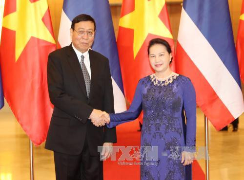 越南国会主席阮氏金银与泰国国家立法议会议长蓬佩举行会谈 ảnh 2