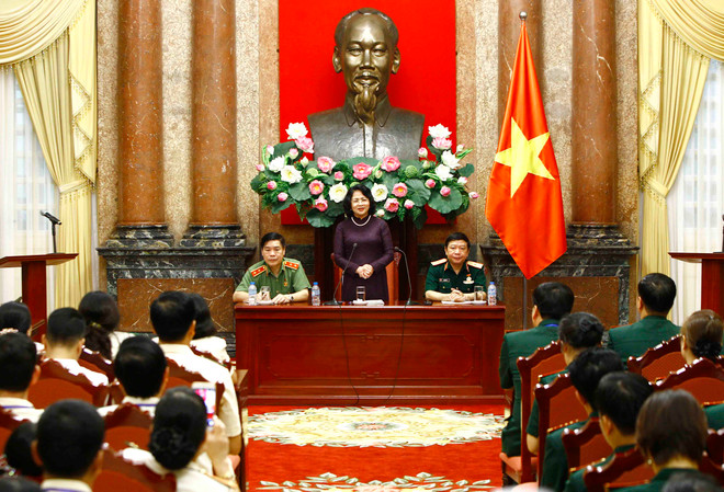 国家副主席邓氏玉盛会见人民公安和人民军工会典范会员 ảnh 1 国家副主席邓氏玉盛会见人民公安和人民军工会典范会员 ảnh 1