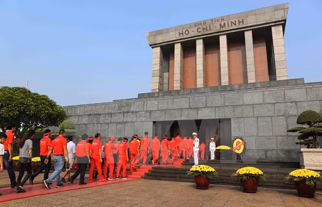 胡志明主席陵、英雄烈士纪念碑将暂停开放 ảnh 1