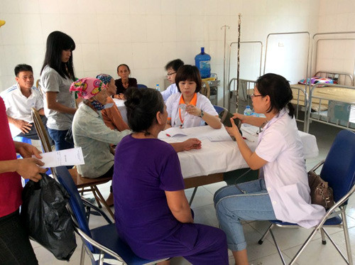 今年上半年全国47万人次享受免费体检和发药 ảnh 1