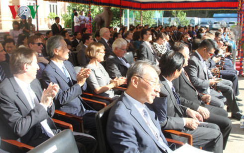 东盟成立50周年:柬埔寨和老挝举行东盟旗升旗仪式 ảnh 2 东盟成立50周年:柬埔寨和老挝举行东盟旗升旗仪式 ảnh 2