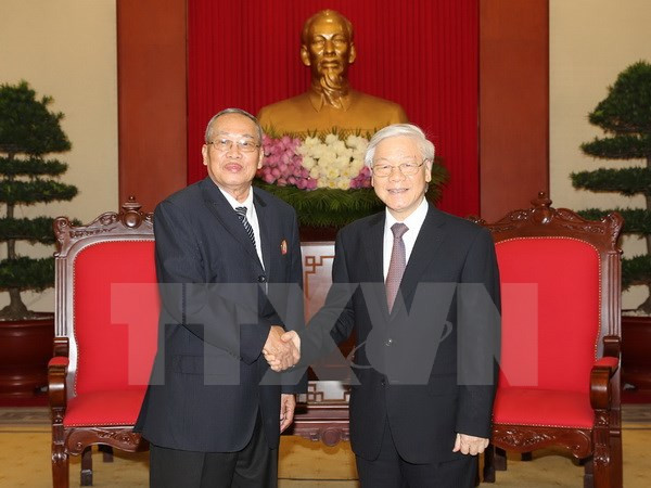 越共中央总书记阮富仲会见柬埔寨人民党中央监察委员会代表团 ảnh 1 越共中央总书记阮富仲会见柬埔寨人民党中央监察委员会代表团 ảnh 1