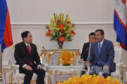 柬埔寨领导人会见越南祖国阵线中央委员会代表团 ảnh 1 柬埔寨领导人会见越南祖国阵线中央委员会代表团 ảnh 1