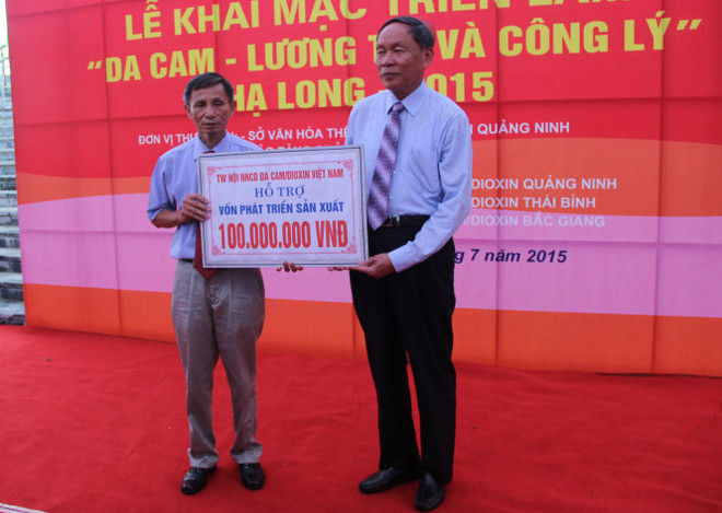 越南2015年下龙“橙毒剂——良知与公理”展会开展 ảnh 1 越南2015年下龙“橙毒剂——良知与公理”展会开展 ảnh 1