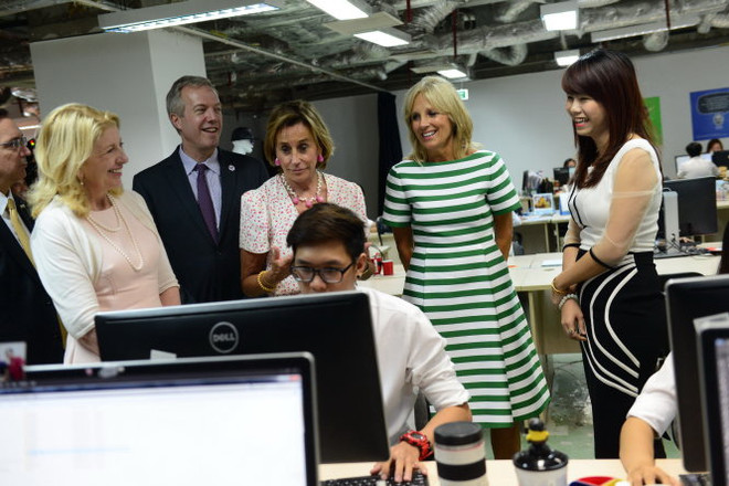 美国副总统夫人吉尔•拜登访问胡志明市 ảnh 1 美国副总统夫人吉尔•拜登访问胡志明市 ảnh 1