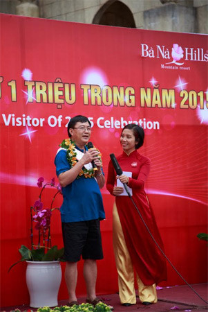 越南岘港市巴拿山景区迎接第100万名游客 ảnh 1 越南岘港市巴拿山景区迎接第100万名游客 ảnh 1