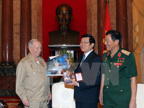 越南国家主席张晋创会见苏联宇航员戈尔巴特科 ảnh 1 越南国家主席张晋创会见苏联宇航员戈尔巴特科 ảnh 1