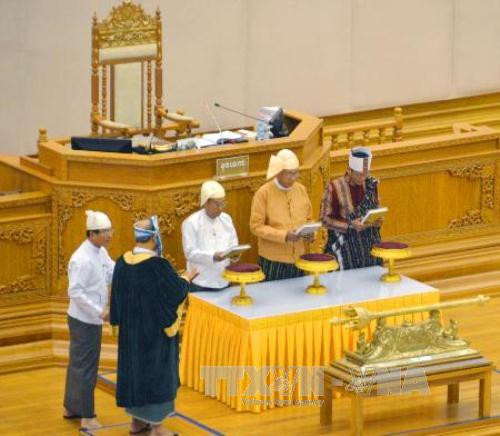 缅甸新总统吴廷觉正式宣誓就职 ảnh 1