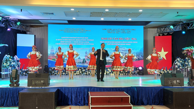 越俄建交70周年：越俄文化交流晚会亮相巴地头顿省 ảnh 1