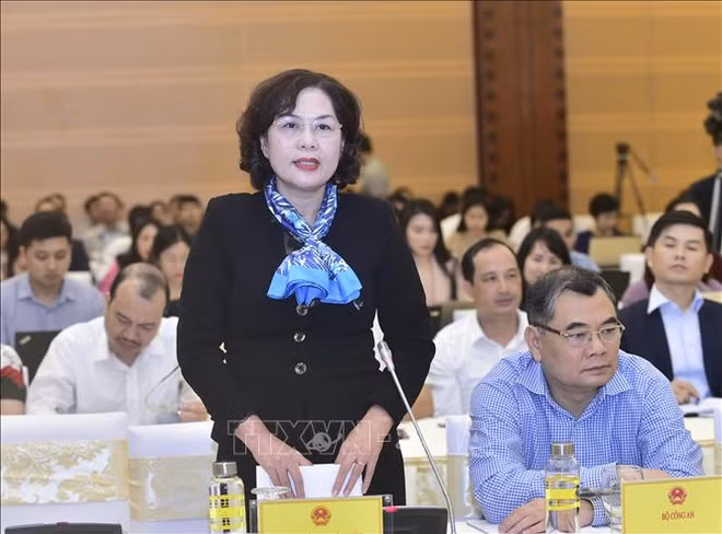 2020年10月份政府例行记者会: 各部门代表回答有关不良贷款、房价和公共投资资金等问题 ảnh 1