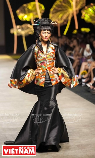 东西时装大放异彩(组图) ảnh 7 东西时装大放异彩(组图) ảnh 7