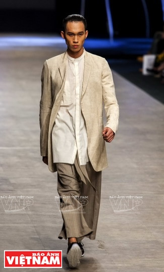 东西时装大放异彩(组图) ảnh 24 东西时装大放异彩(组图) ảnh 24