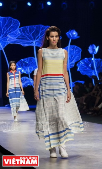 东西时装大放异彩(组图) ảnh 20 东西时装大放异彩(组图) ảnh 20