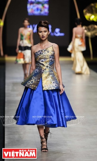 东西时装大放异彩(组图) ảnh 12 东西时装大放异彩(组图) ảnh 12