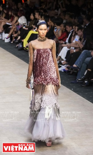 东西时装大放异彩(组图) ảnh 5 东西时装大放异彩(组图) ảnh 5