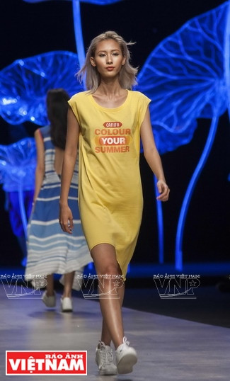 东西时装大放异彩(组图) ảnh 21 东西时装大放异彩(组图) ảnh 21