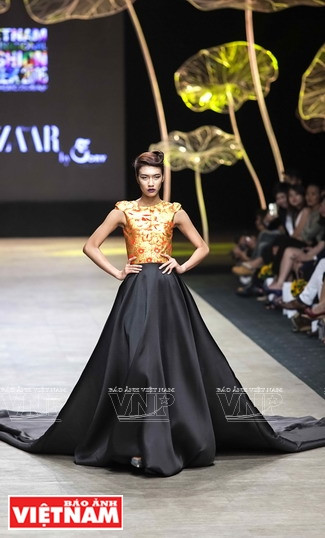 东西时装大放异彩(组图) ảnh 13 东西时装大放异彩(组图) ảnh 13