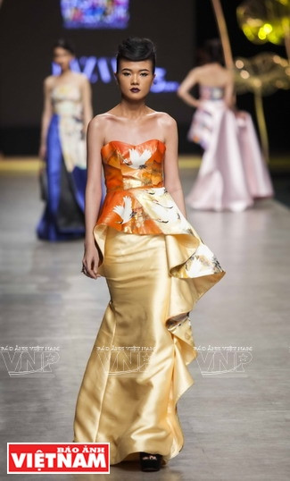 东西时装大放异彩(组图) ảnh 11 东西时装大放异彩(组图) ảnh 11