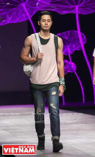 东西时装大放异彩(组图) ảnh 17 东西时装大放异彩(组图) ảnh 17