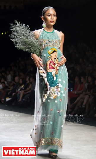 东西时装大放异彩(组图) ảnh 15 东西时装大放异彩(组图) ảnh 15