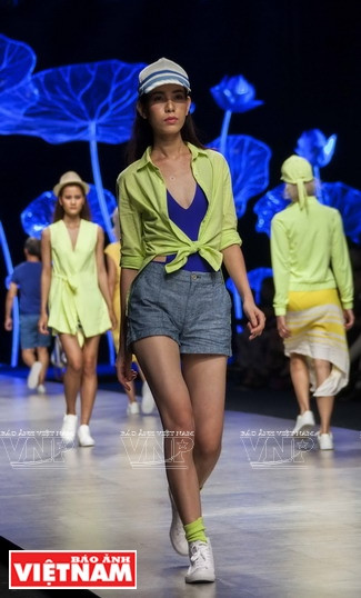 东西时装大放异彩(组图) ảnh 23 东西时装大放异彩(组图) ảnh 23