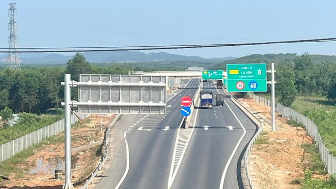越南多项重点陆路交通项目将于今年底开工兴建 ảnh 1 越南多项重点陆路交通项目将于今年底开工兴建 ảnh 1