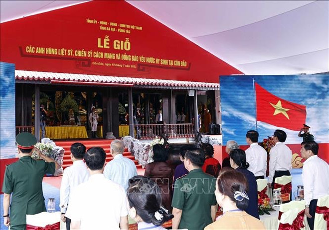 越南伤残军人与烈士日76周年:国家主席武文赏在巴地头顿省昆岛县出席系列纪念活动 ảnh 2 越南伤残军人与烈士日76周年:国家主席武文赏在巴地头顿省昆岛县出席系列纪念活动 ảnh 2